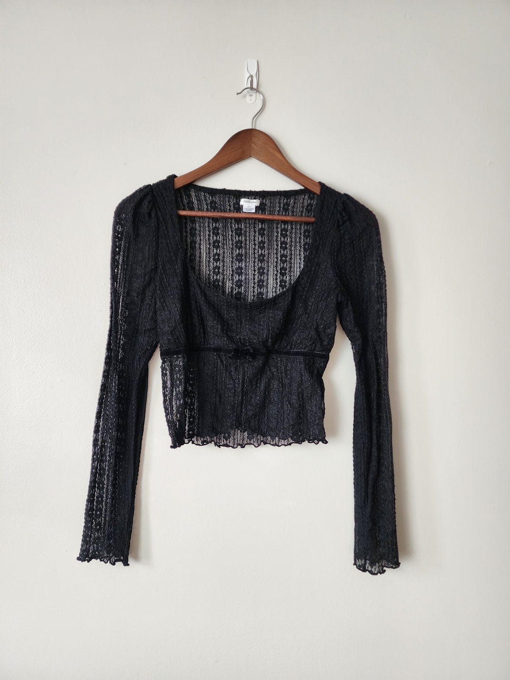 Kimchi Blue Black Lace Long-Sleeve Cropped Top